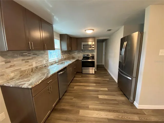 $1,875 | 4609 5th Street, Zephyrhills, FL 33542