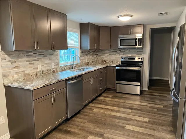 $1,875 | 4609 5th Street, Zephyrhills, FL 33542