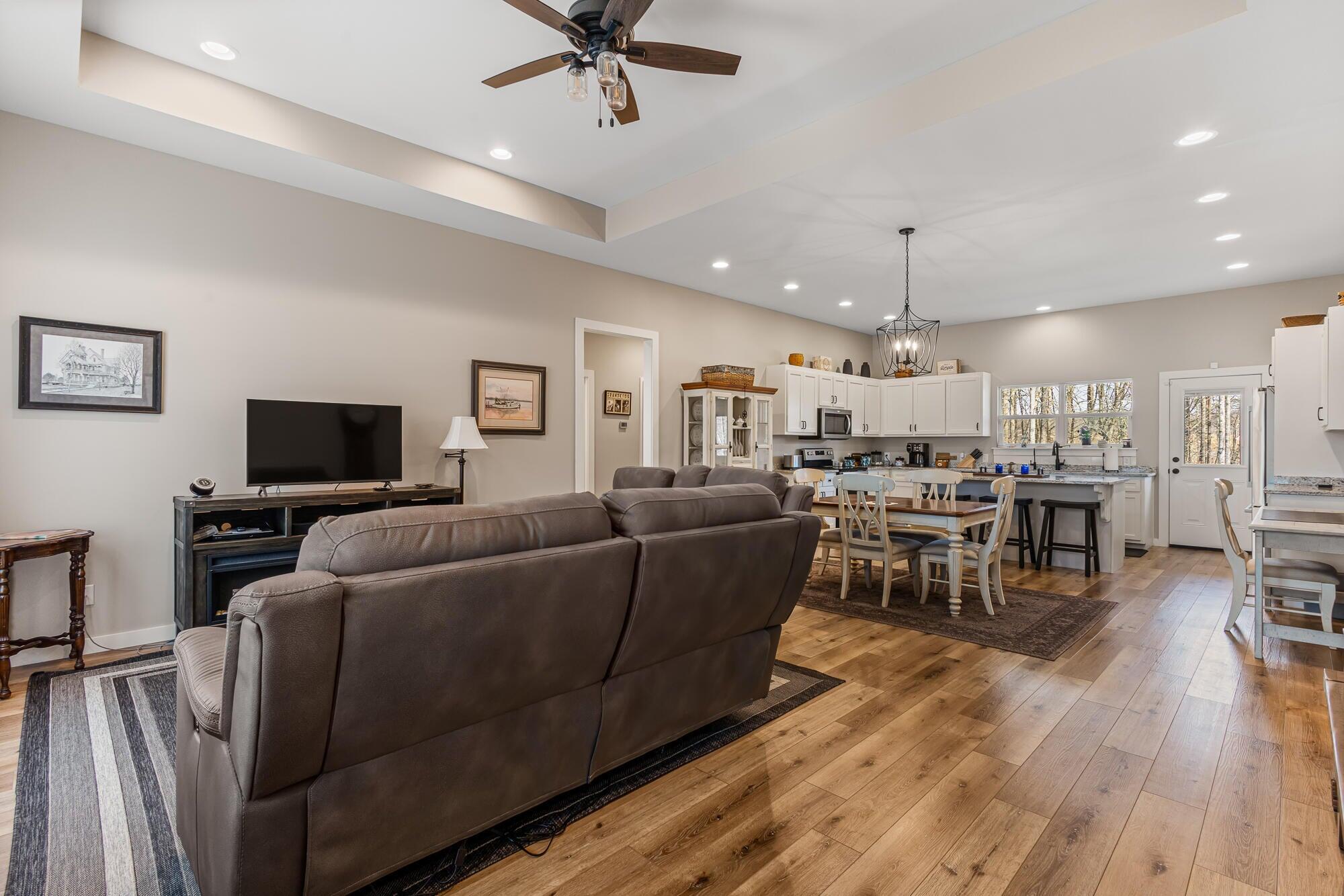 100 Shadows Lawn Drive Athens, TN 37303 - Photo 12 of 32 20260115021427728922000000-o