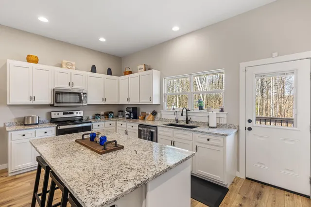 $397,777 | 100 Shadows Lawn Drive, Athens, TN 37303