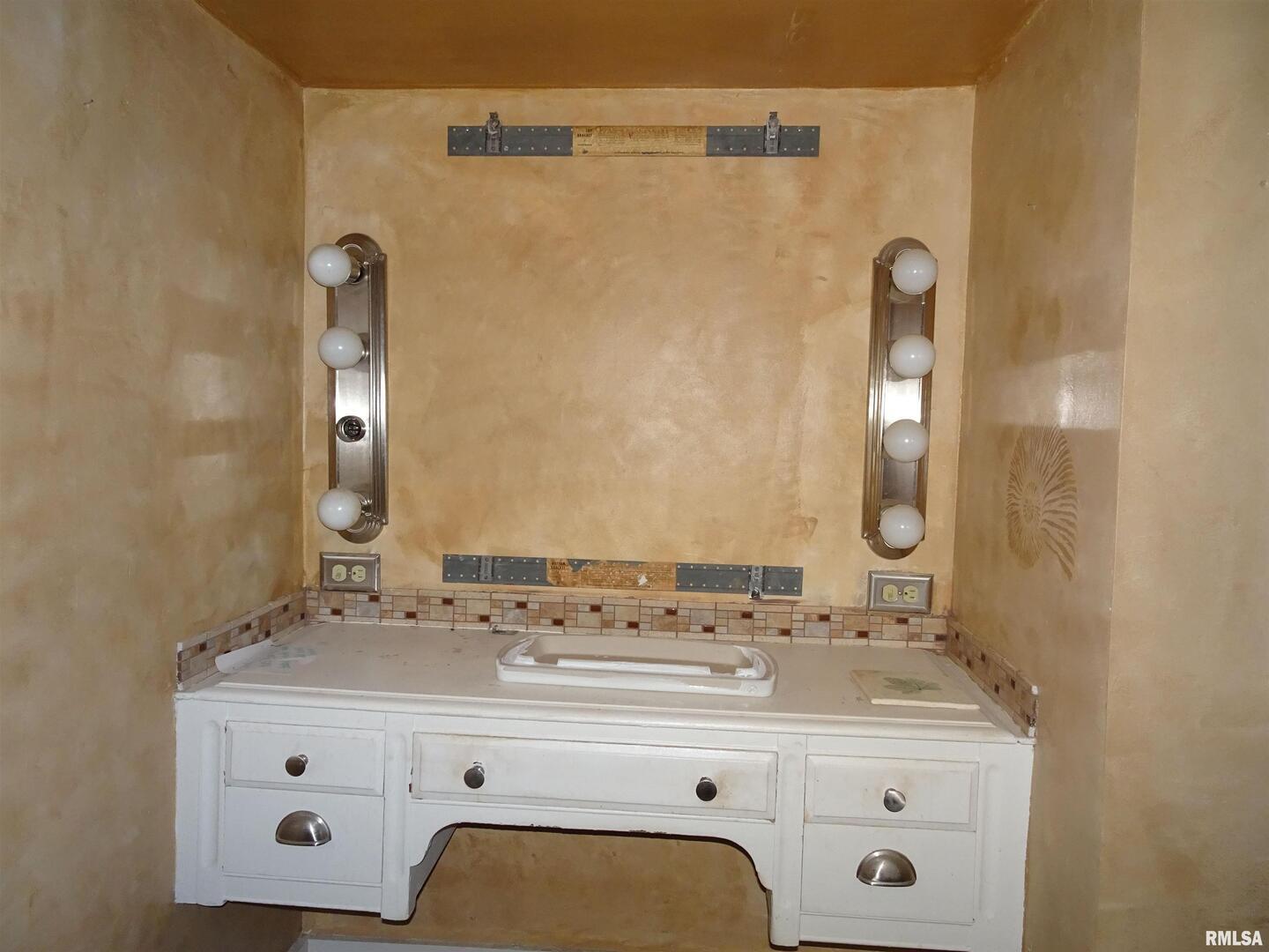 1515 Jersey Ridge Road Davenport, IA 52803 - Photo 12 of 31 Gallery Image 12