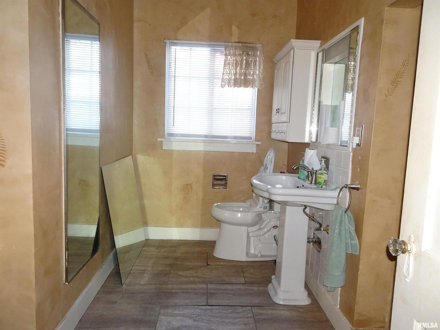 1515 Jersey Ridge Road Davenport, IA 52803 - Photo 10 of 31 Gallery Image 10