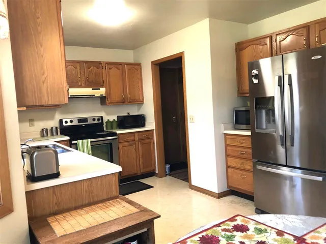 $2,100 | 2 Newbury Circle, Madison, WI 53711