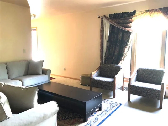 $2,100 | 2 Newbury Circle, Madison, WI 53711