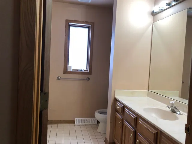 $2,100 | 2 Newbury Circle, Madison, WI 53711