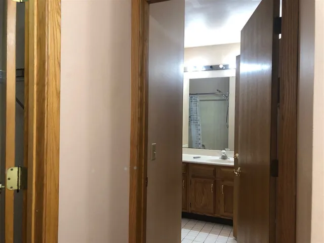 $2,100 | 2 Newbury Circle, Madison, WI 53711