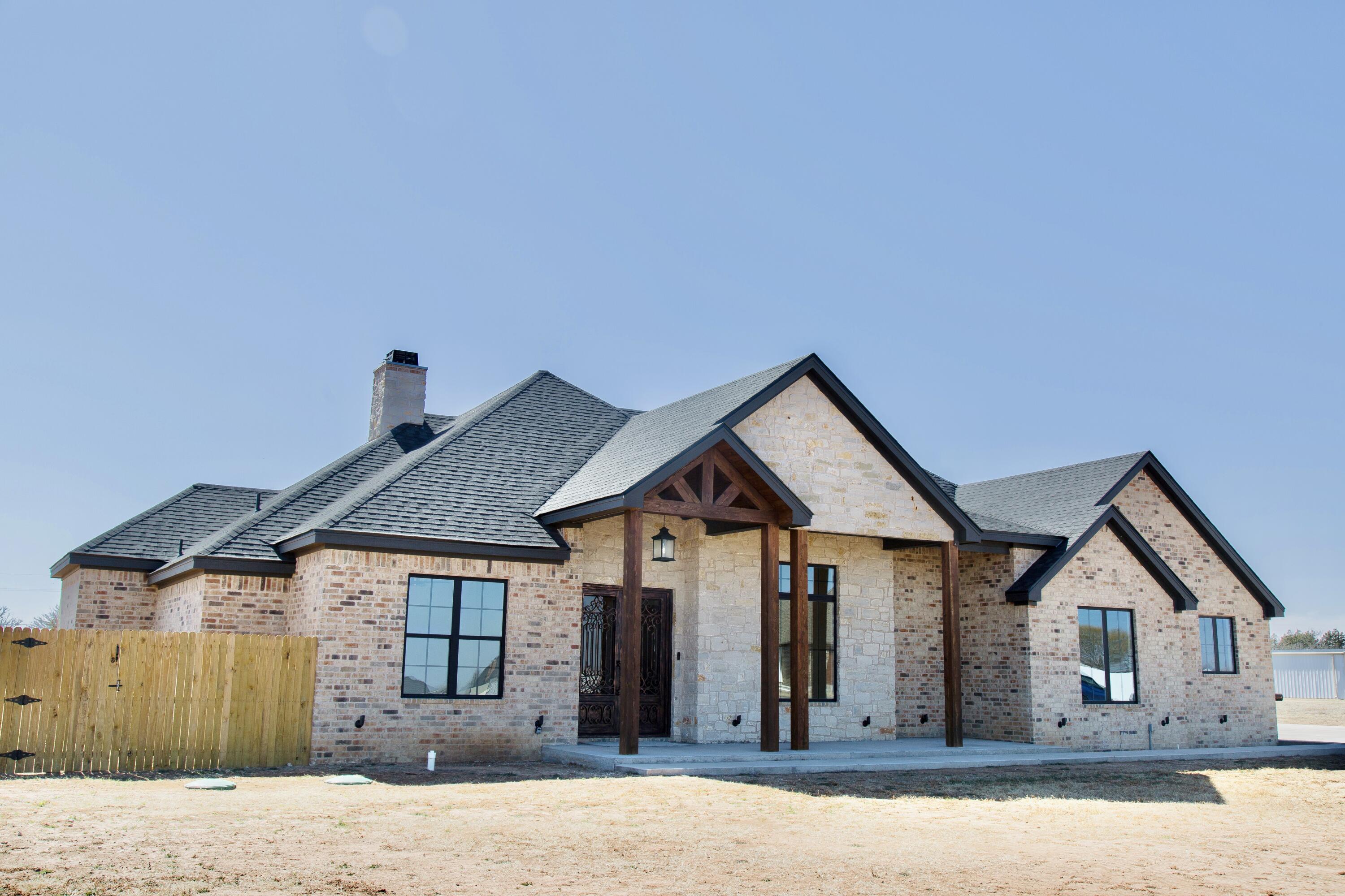 7211 West 12th Street Plainview, TX 79072 - Photo 2 of 48 a front view of a house with yard