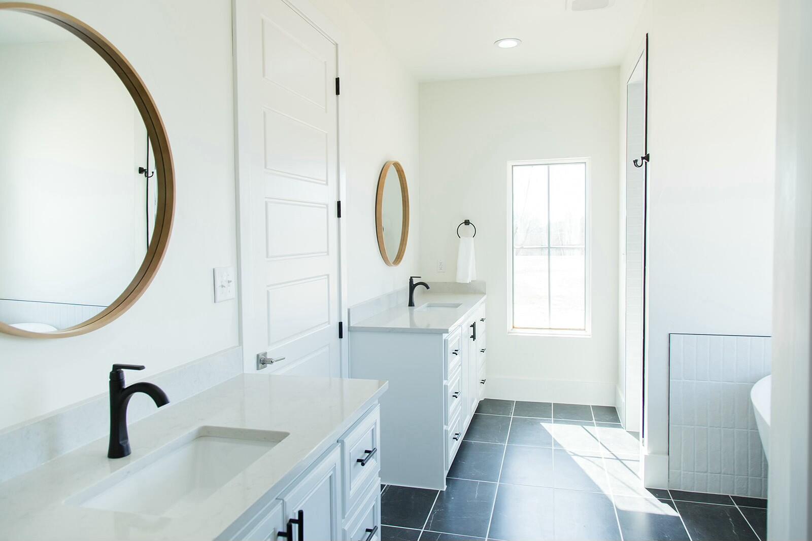 7211 West 12th Street Plainview, TX 79072 - Photo 27 of 48 a bathroom with a double vanity sink and a mirror