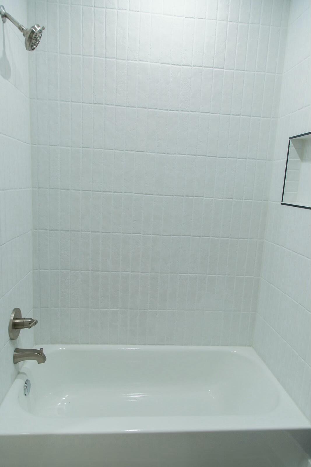 7211 West 12th Street Plainview, TX 79072 - Photo 38 of 48 a bathroom with a bathtub