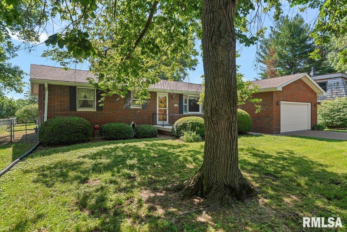 542 Sattley Street Rochester, IL 62563 - Photo 2 of 35