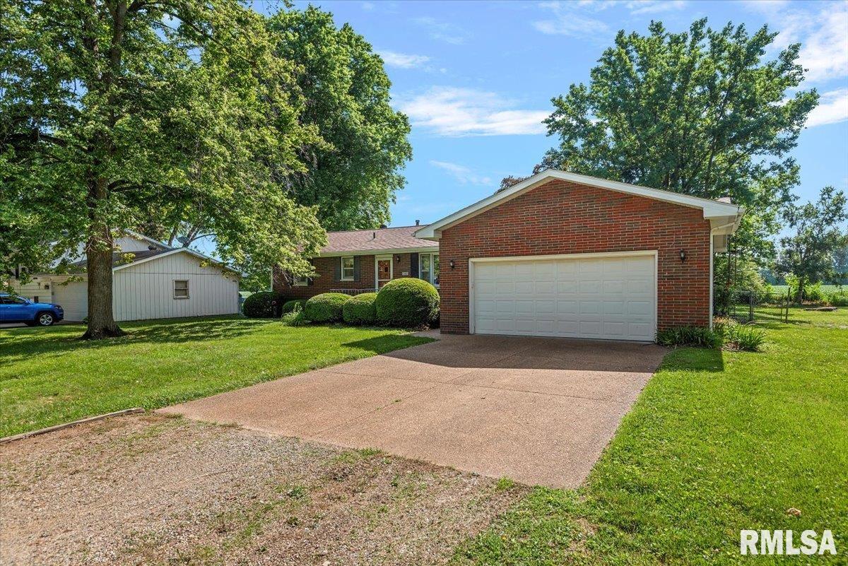 542 Sattley Street Rochester, IL 62563 - Photo 3 of 35