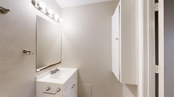 $725 | 500 Foch Street, Unit 14, Bryan, TX 77801