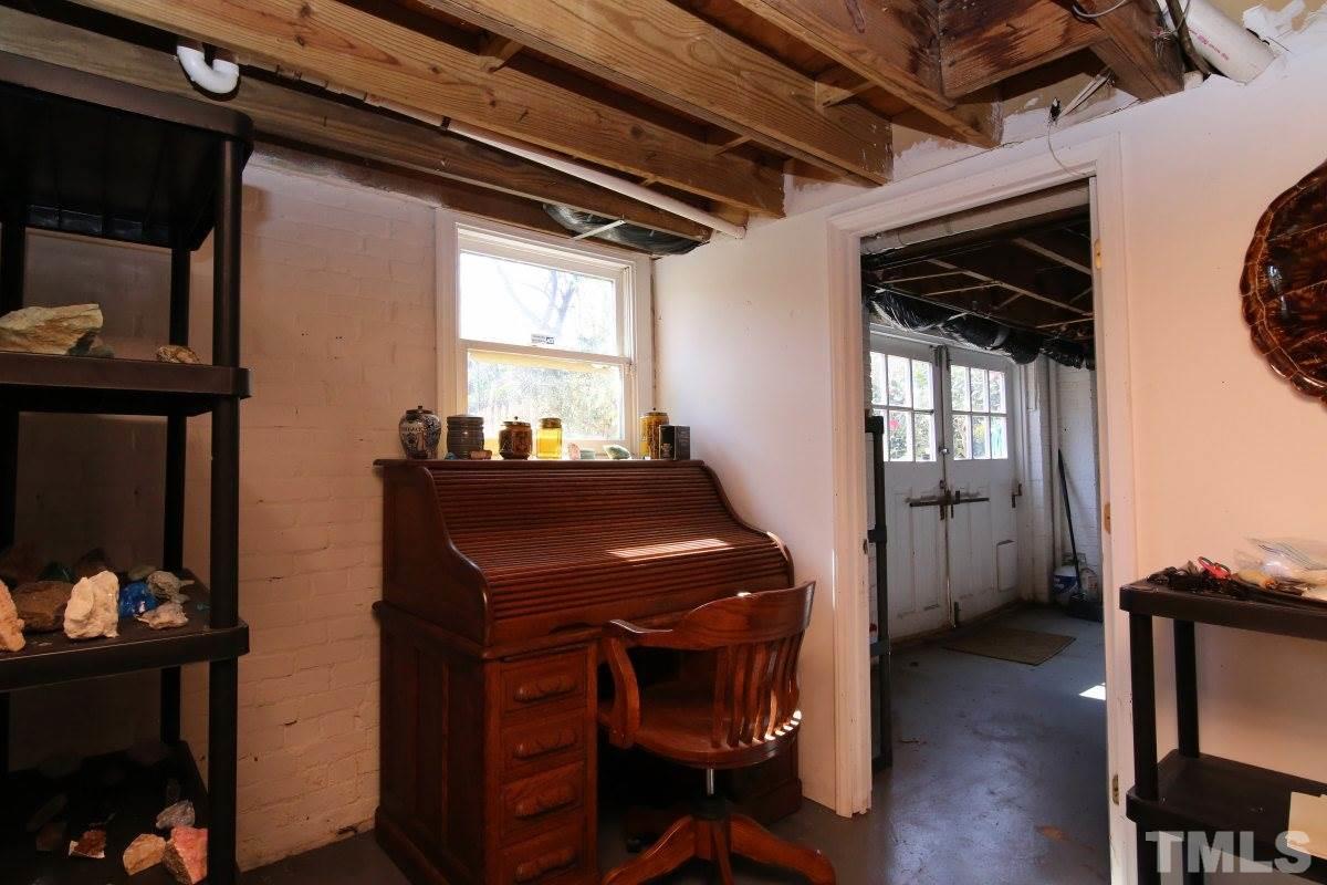 1011 Peace Street Raleigh, NC 27605 - Photo 21 of 25 a dining room with furniture and window