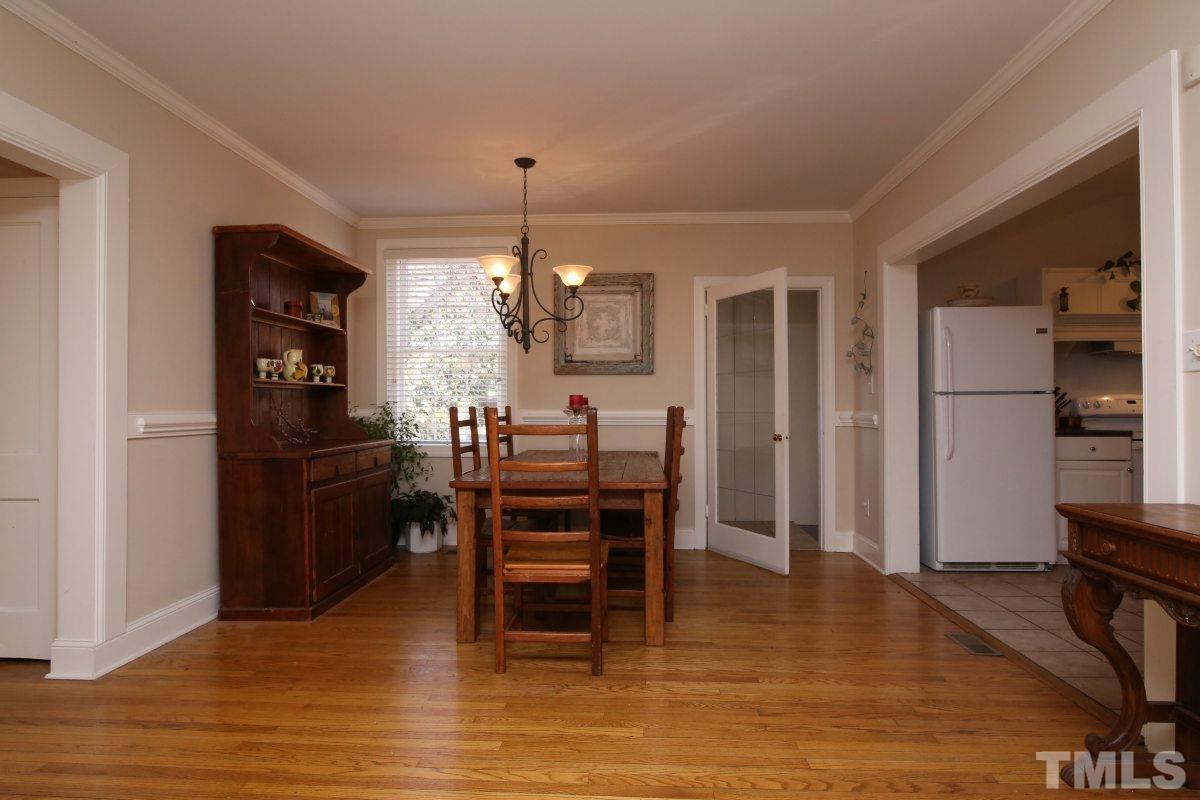 1011 Peace Street Raleigh, NC 27605 - Photo 7 of 25 a view of a dining room with furniture