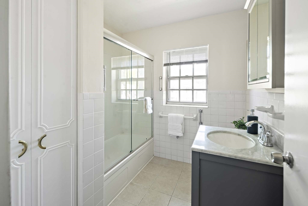 136 Lake Shore Road, Unit 4 Boston, MA 02135 - Photo 9 of 10