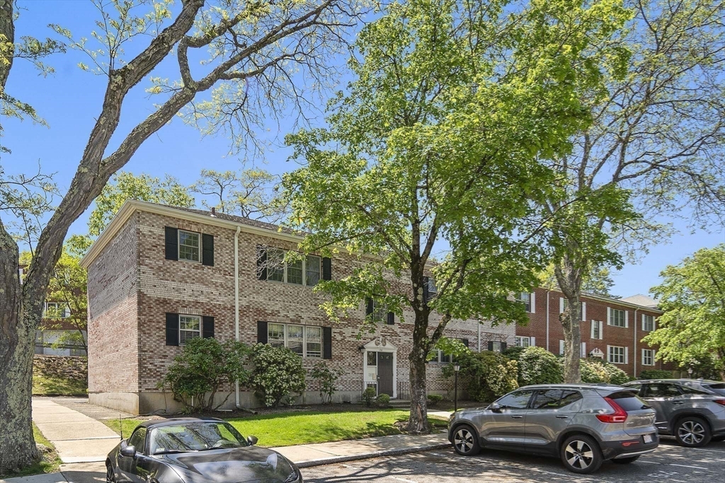 136 Lake Shore Road, Unit 4 Boston, MA 02135 - Photo 10 of 10