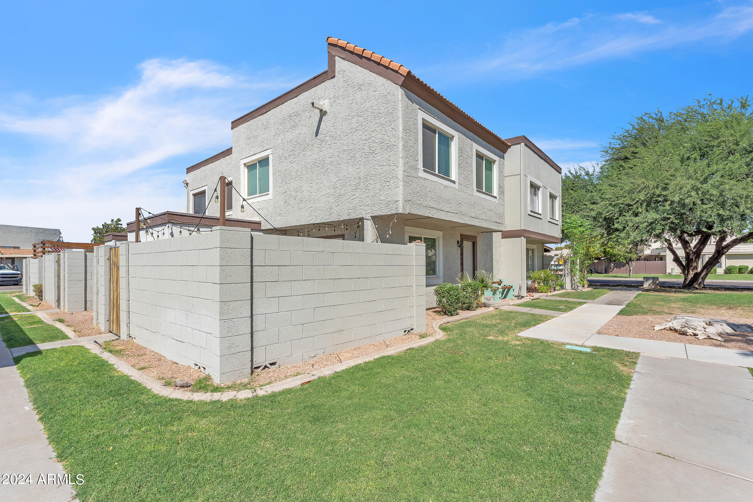1018 East Redfield Road Tempe, AZ 85283 - Photo 1 of 25 a7301154