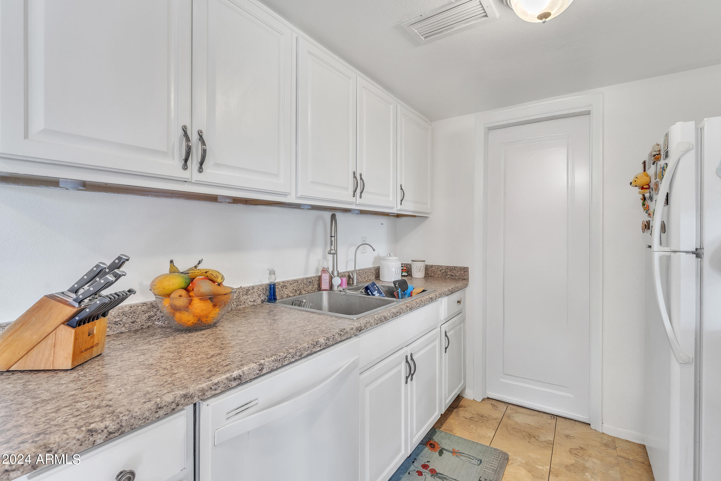 1018 East Redfield Road Tempe, AZ 85283 - Photo 11 of 25 a7301193a