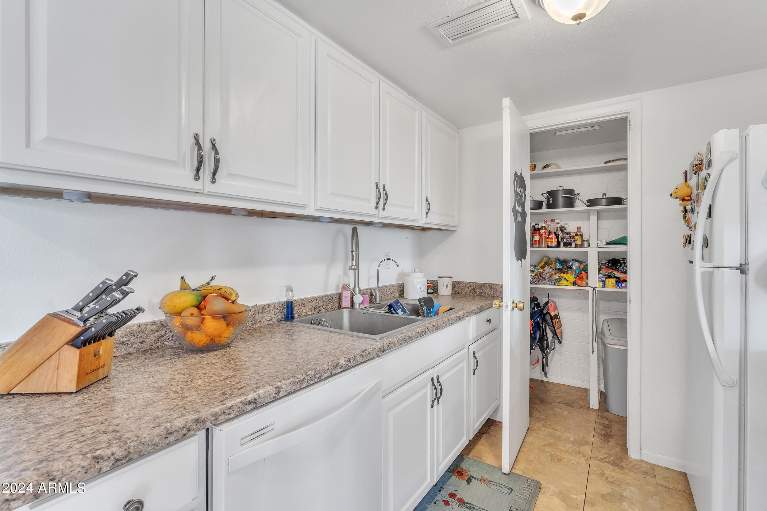 1018 East Redfield Road Tempe, AZ 85283 - Photo 10 of 25 a7301193