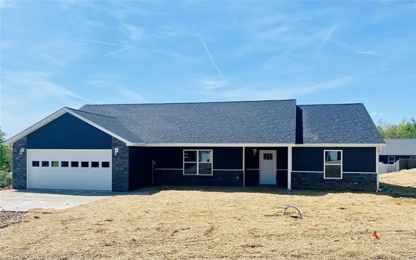 $319,000 | 455 Breckenridge Drive, Hannibal, MO 63401