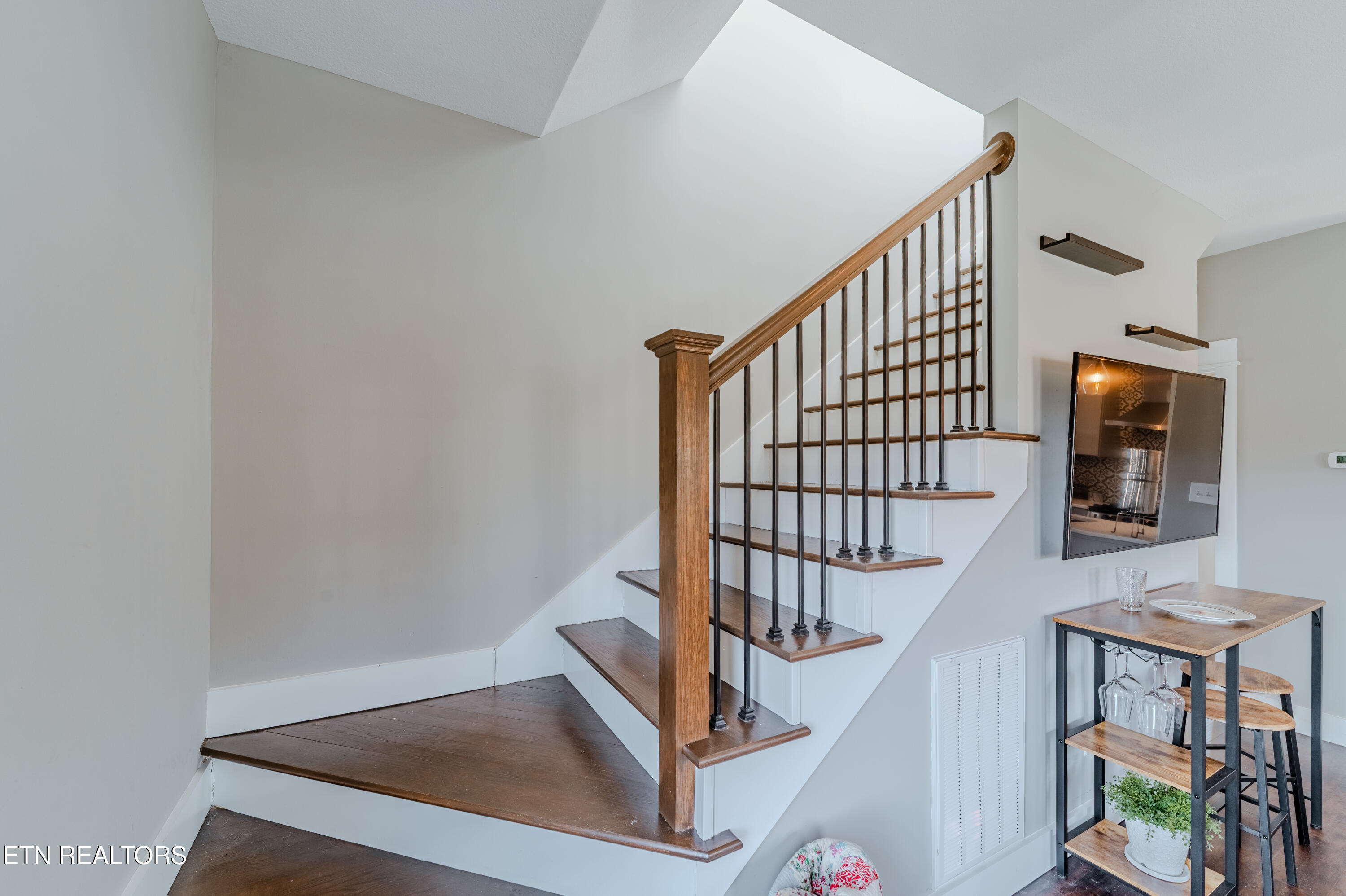 718 Offutt Road Clinton, TN 37716 - Photo 27 of 57 718-OFFUTT-inside-14