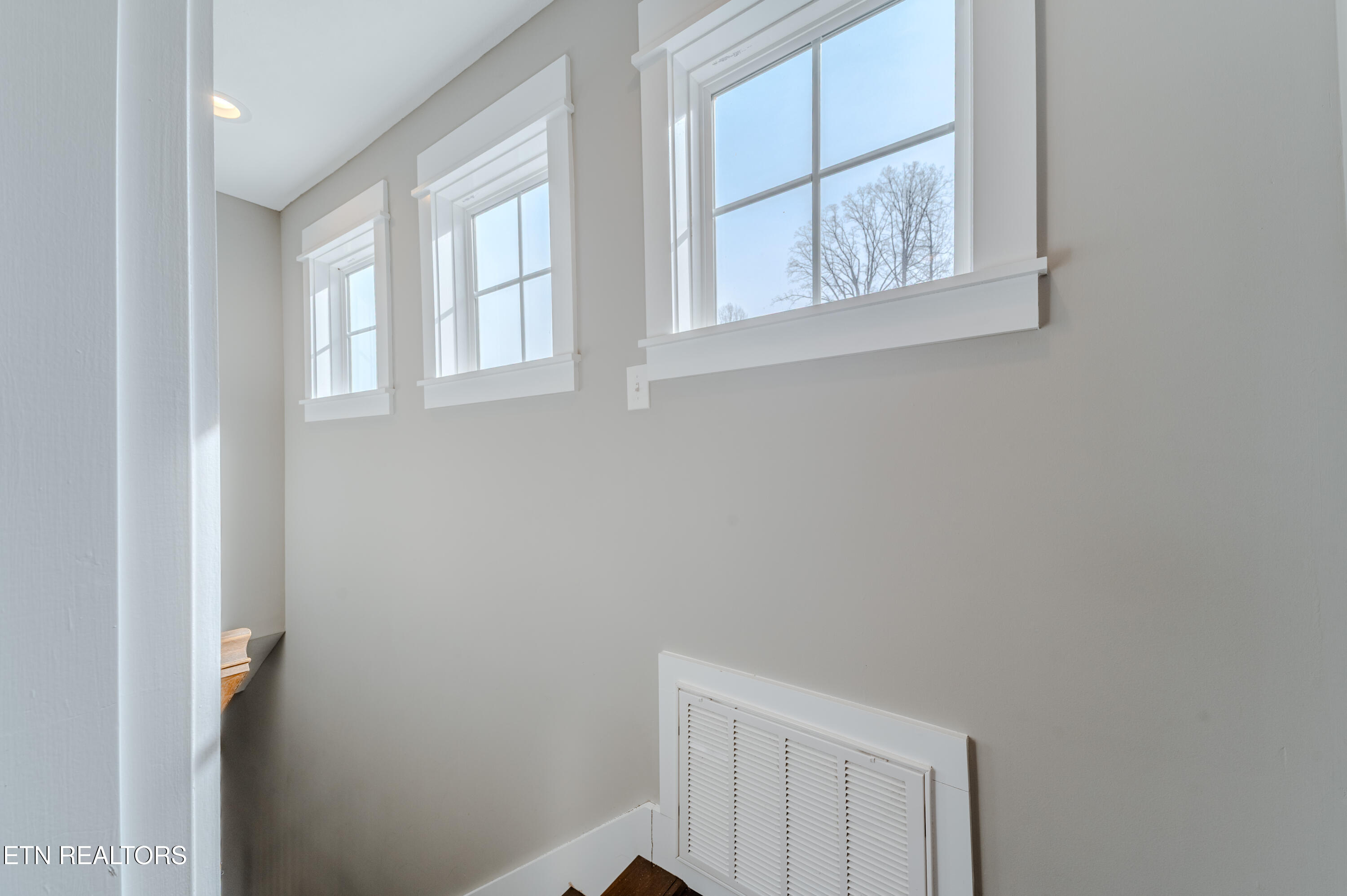 718 Offutt Road Clinton, TN 37716 - Photo 29 of 57 718-OFFUTT-inside-10