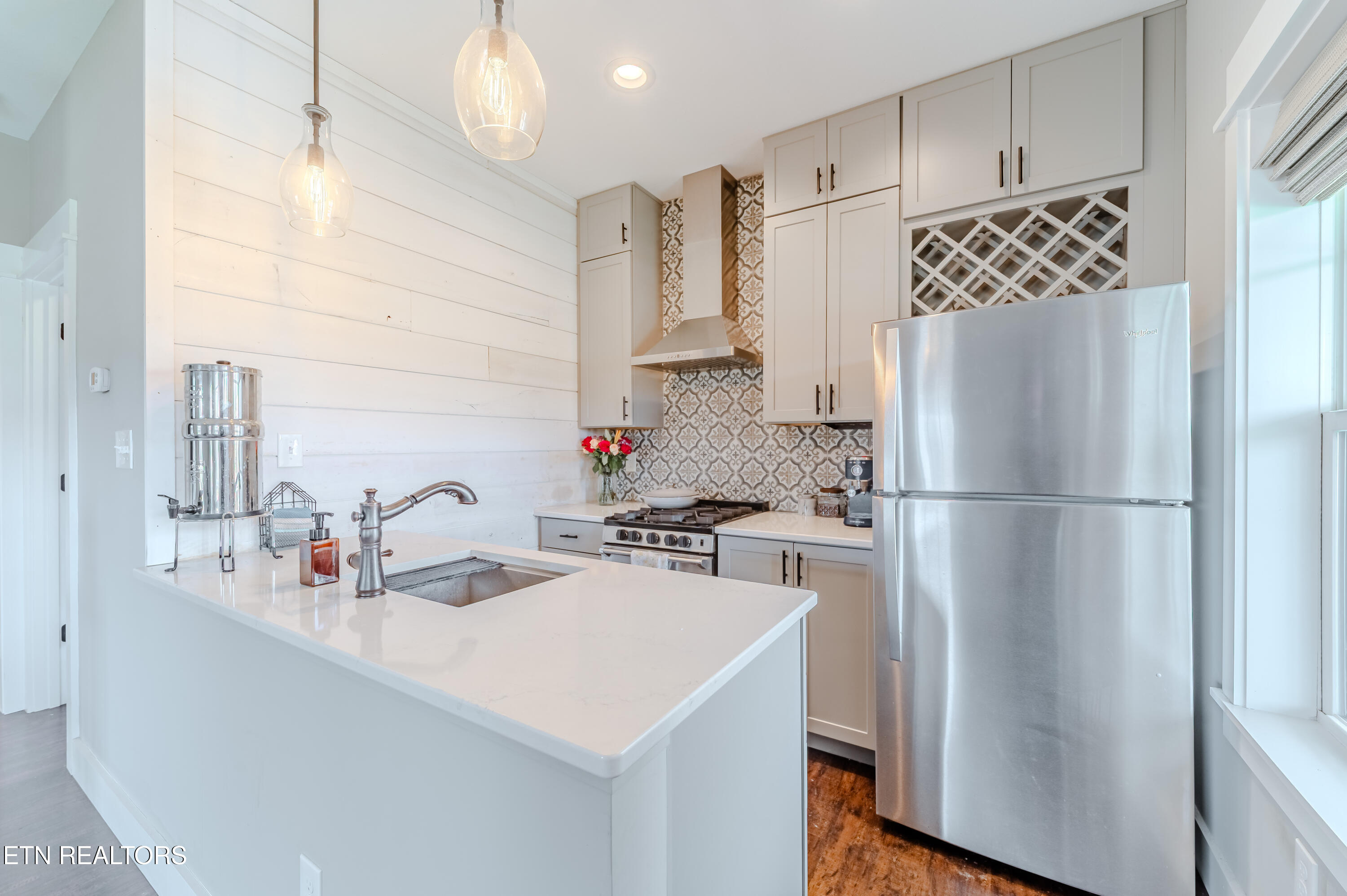 718 Offutt Road Clinton, TN 37716 - Photo 8 of 57 718-OFFUTT-inside-19