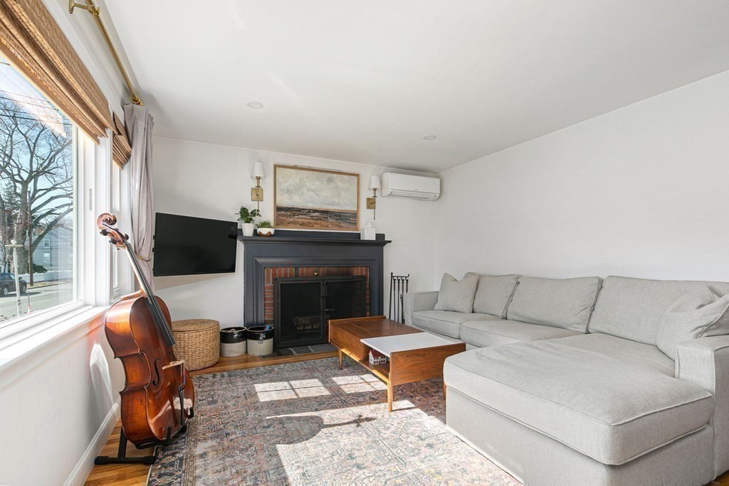 21 Glenhaven Road Boston, MA 02132 - Photo 10 of 33 Gallery Image 10