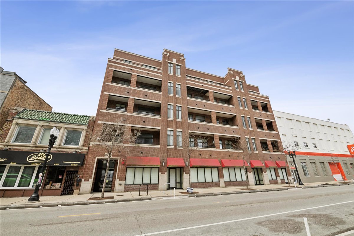 4420 North Clark Street, Unit 302 Chicago, IL 60640 - Photo 1 of 16