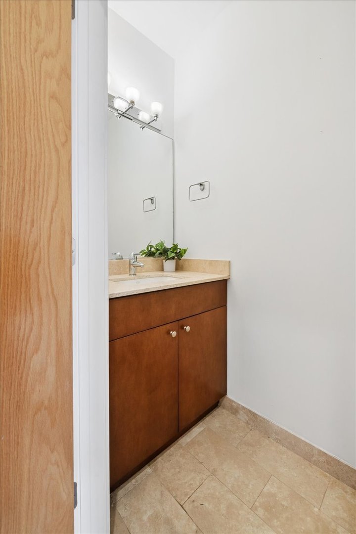 4420 North Clark Street, Unit 302 Chicago, IL 60640 - Photo 13 of 16