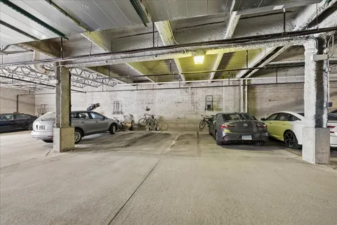 $329,900 | 4420 North Clark Street, Unit 302, Chicago, IL 60640