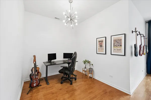 $329,900 | 4420 North Clark Street, Unit 302, Chicago, IL 60640