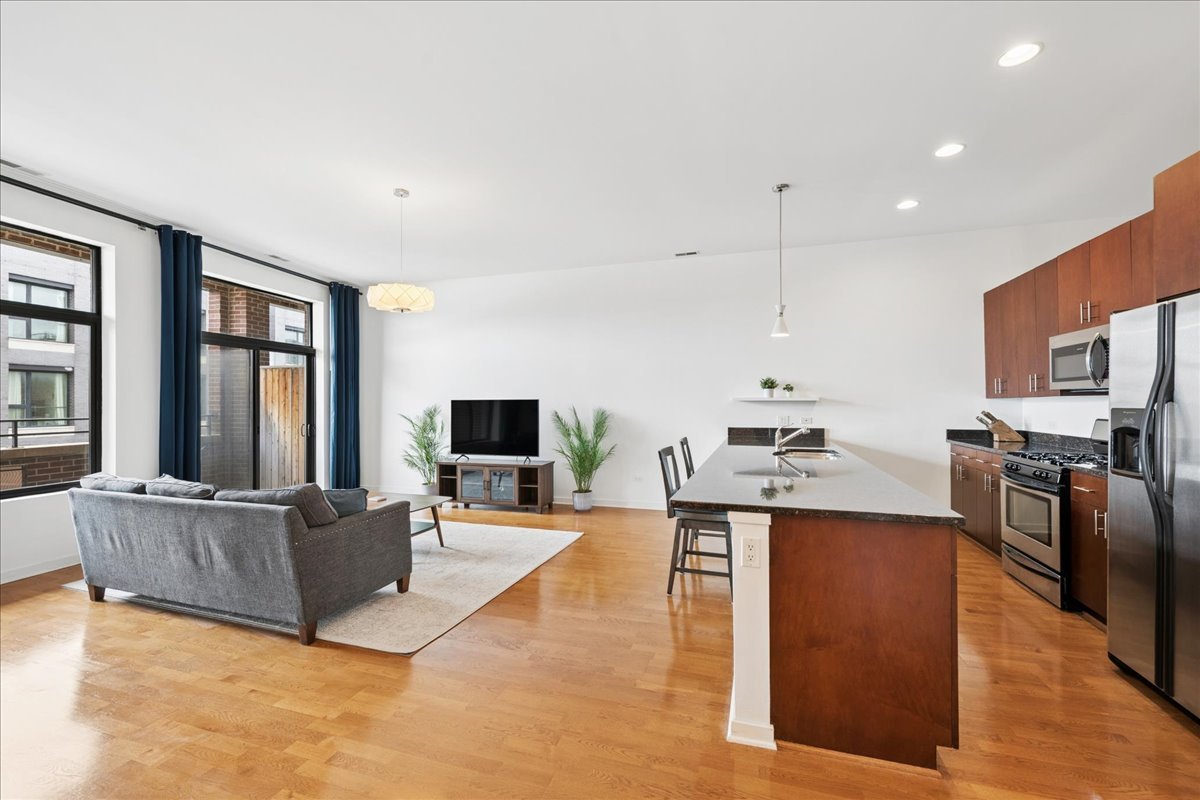 4420 North Clark Street, Unit 302 Chicago, IL 60640 - Photo 5 of 16