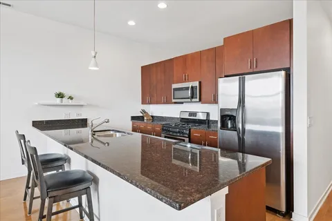 $329,900 | 4420 North Clark Street, Unit 302, Chicago, IL 60640