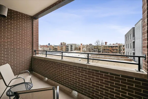 $329,900 | 4420 North Clark Street, Unit 302, Chicago, IL 60640