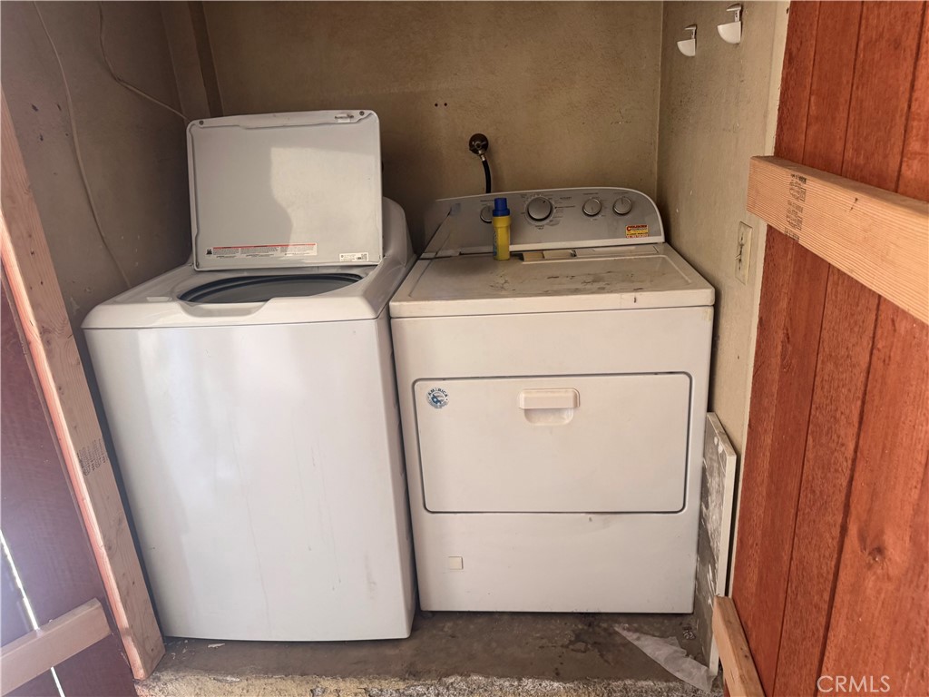 8634 Park, Unit 3 Bellflower, CA 90706 - Photo 3 of 12 a utility room with dryer and washer