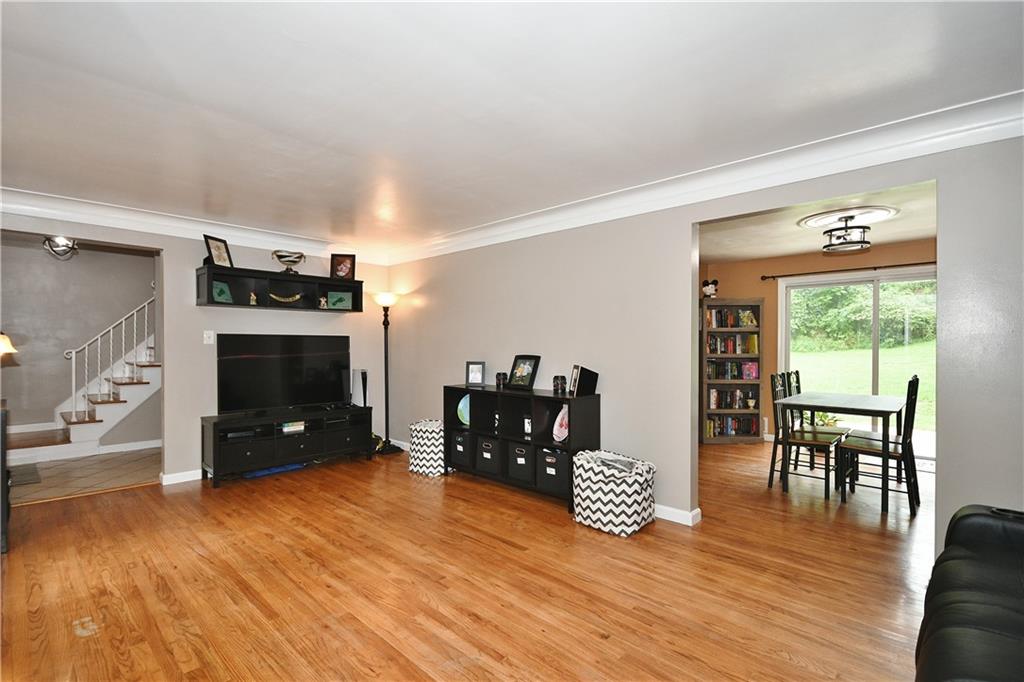 347 East Bruceton Road Pittsburgh, PA 15236 - Photo 2 of 25 Gallery Image 2
