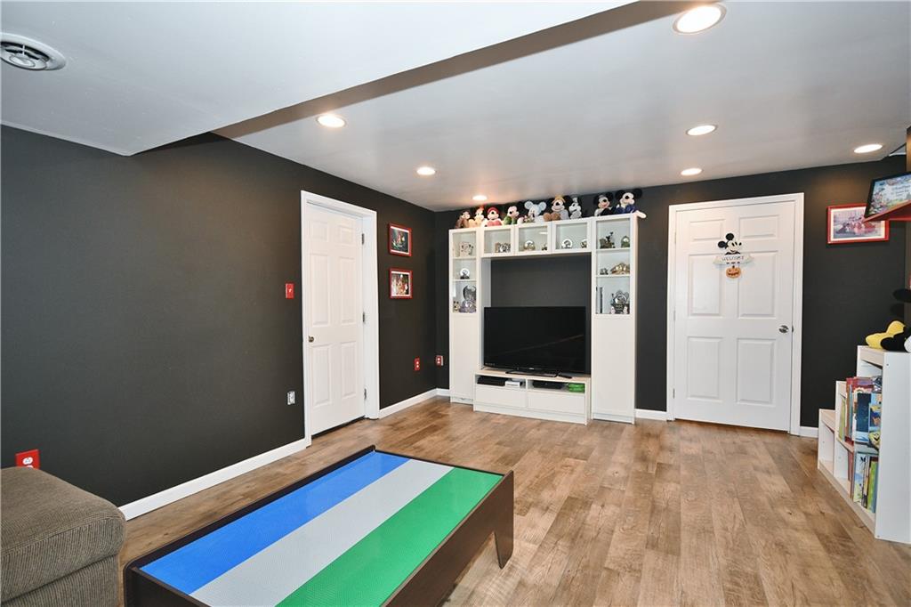 347 East Bruceton Road Pittsburgh, PA 15236 - Photo 22 of 25 Gallery Image 22
