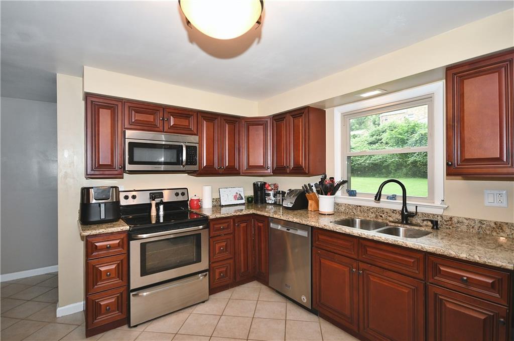 347 East Bruceton Road Pittsburgh, PA 15236 - Photo 7 of 25 Gallery Image 7