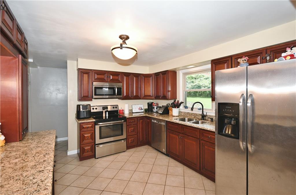 347 East Bruceton Road Pittsburgh, PA 15236 - Photo 8 of 25 Gallery Image 8