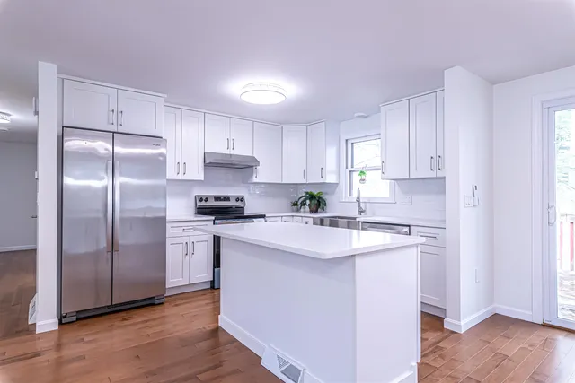 $499,999 | 6 Lamplighter Drive, Nashua, NH 03064