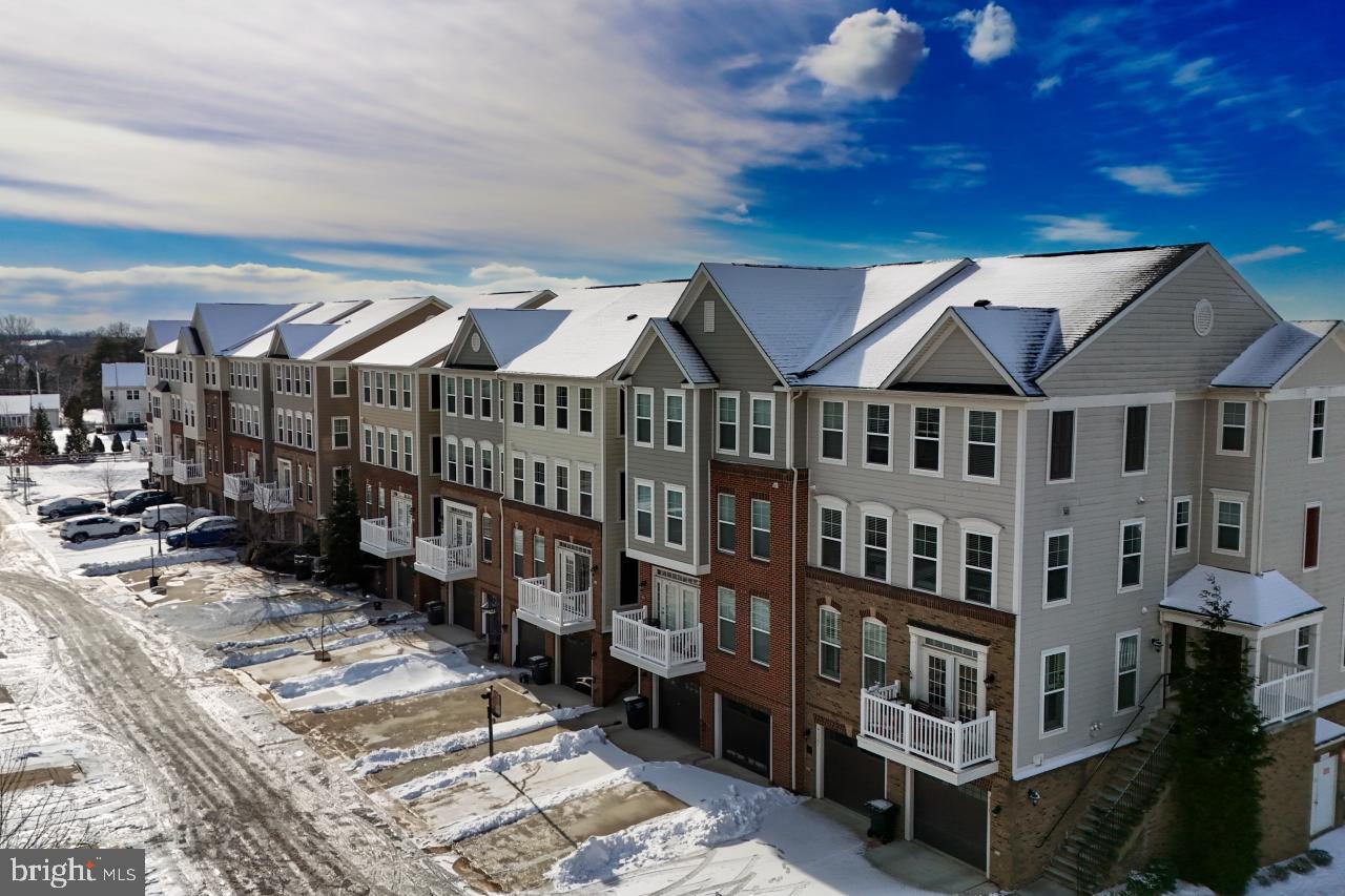 43367 Town Gate Square Chantilly, VA 20152 - Photo 2 of 36 a view of a house with a patio