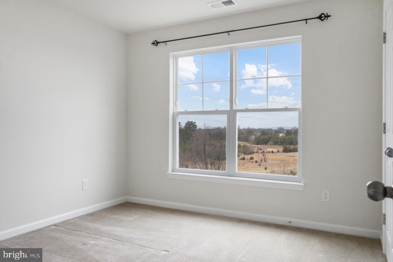 43367 Town Gate Square Chantilly, VA 20152 - Photo 24 of 36 an empty room with a window