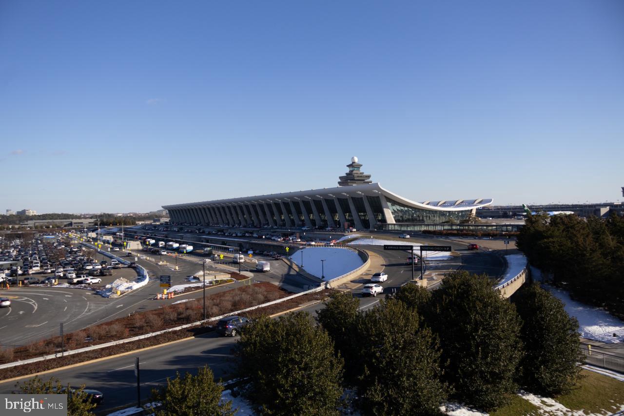 43367 Town Gate Square Chantilly, VA 20152 - Photo 35 of 36 a view of balcony and patio