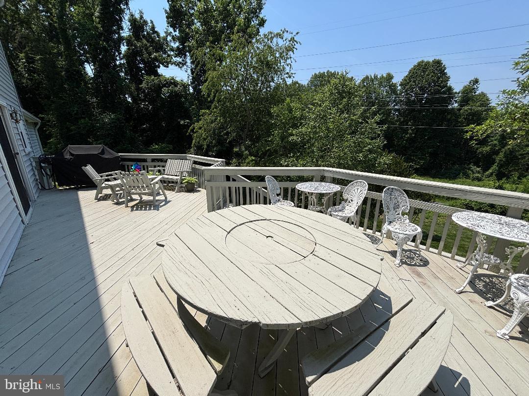 1918 Contralto Court Vienna, VA 22182 - Photo 5 of 10 Spacious Deck
