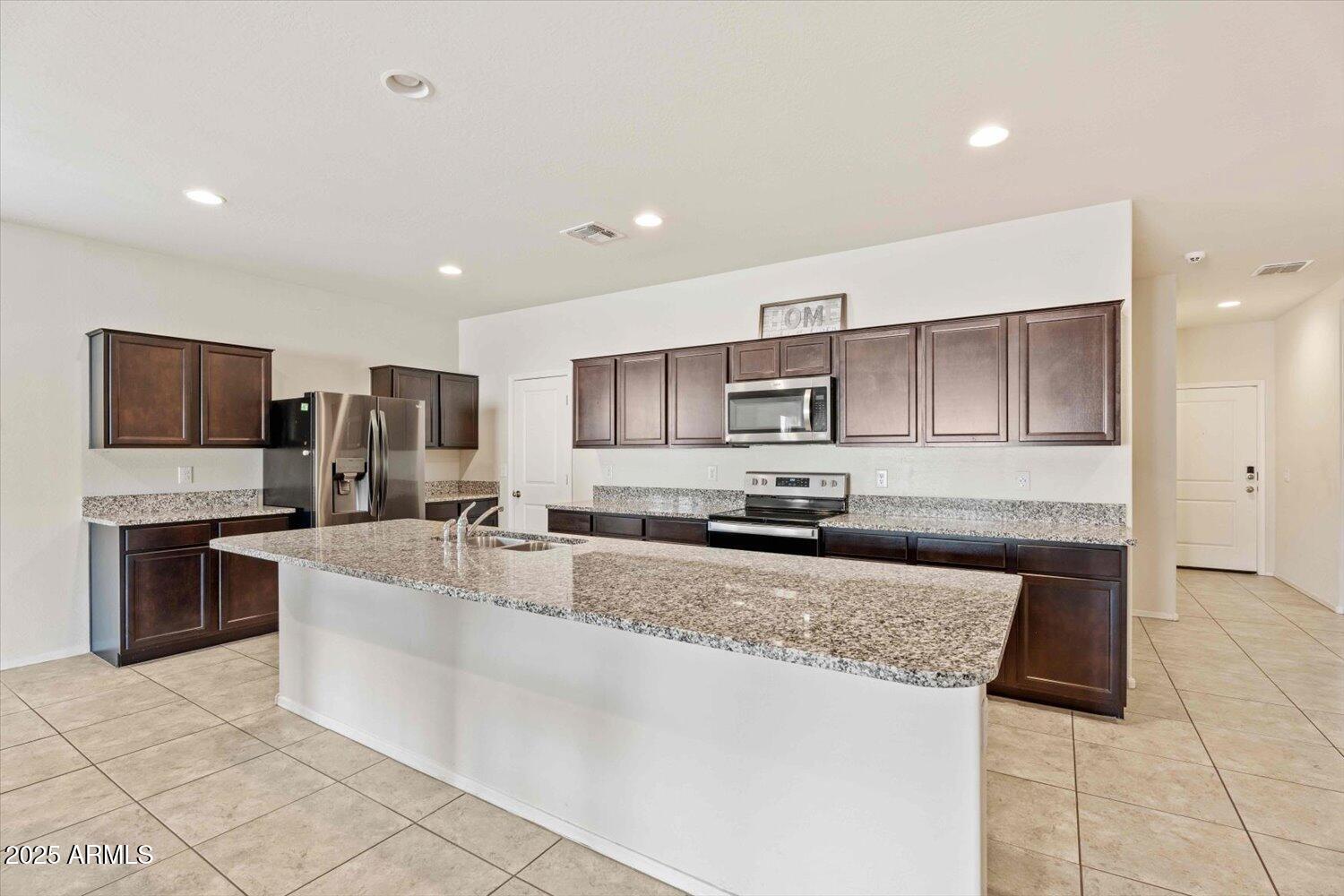 7824 West Payson Road Phoenix, AZ 85043 - Photo 4 of 27 04-A7406072