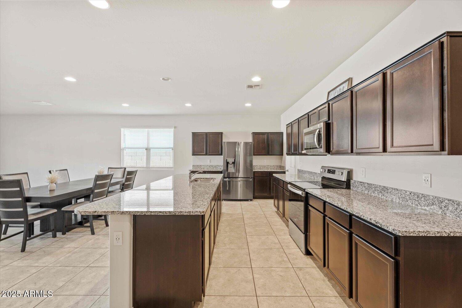 7824 West Payson Road Phoenix, AZ 85043 - Photo 5 of 27 05-A7406042