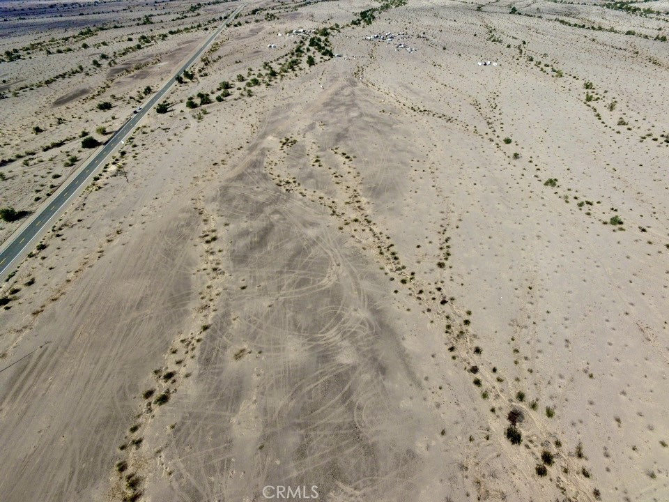 0 646-261-26-0000 Vidal, CA 92280 - Photo 4 of 8 a bathroom with a bathtub