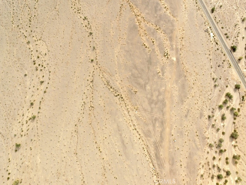 0 646-261-26-0000 Vidal, CA 92280 - Photo 6 of 8 a bathroom with a shower curtain