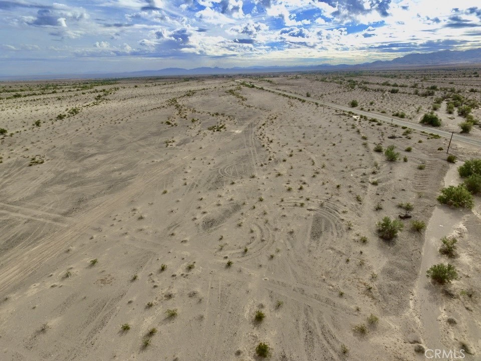 0 646-261-26-0000 Vidal, CA 92280 - Photo 8 of 8 a view of a dry yard with wooden floor